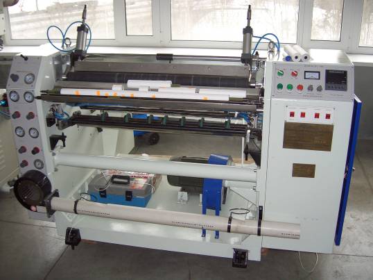 Бобинорезальная машина для продольной нарезки кассовой ленты и факсовой бумаги модель QFJ- 900-1200