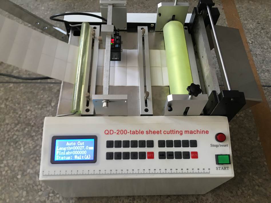Листорезальная машина QD-200-table – 2-я машина из серии
<br> - листорезки - флаторезки - подробные фотографии в комплекте
<br> с системой продольной приводки резки по метке на материале. Фотография 4.