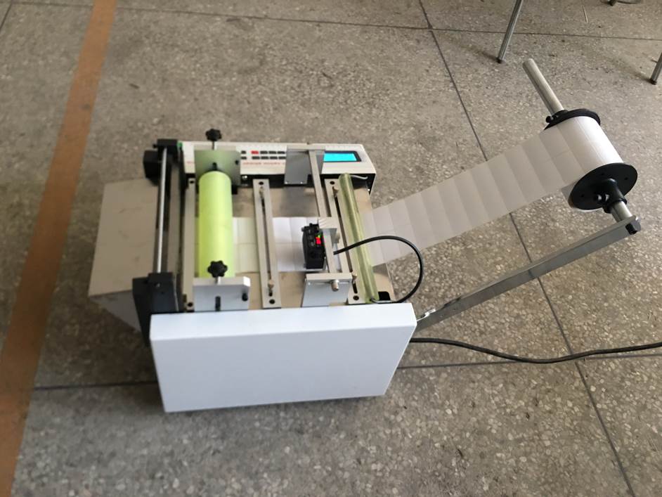 Листорезальная машина QD-200-table – 2-я машина из серии
<br> - листорезки - флаторезки - подробные фотографии в комплекте
<br> с системой продольной приводки резки по метке на материале. Фотография 5.